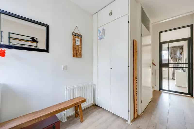 Tussenwoning Almere 3 slaapkamers moderne keuken tuin