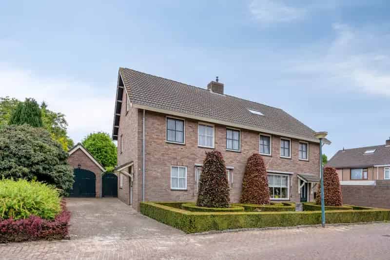Ruime 2-1 Kapwoning 4 slaapkamers Alphen NB