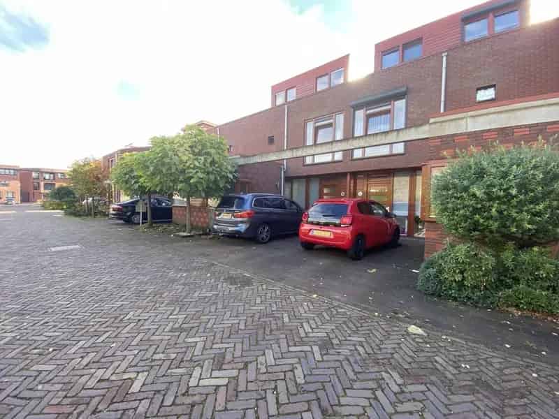 Te Huur Meerhoven: 5 Slaapkamers Tuin Oprit Kindvriendelijk