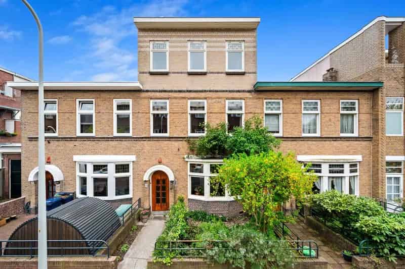 Huis te koop Bloemenbuurt 7 slaapkamers 2 badkamers tuin dakterras