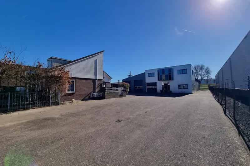 Bedrijfshal Gorinchem te Huur 795m² Kantoor 198m²