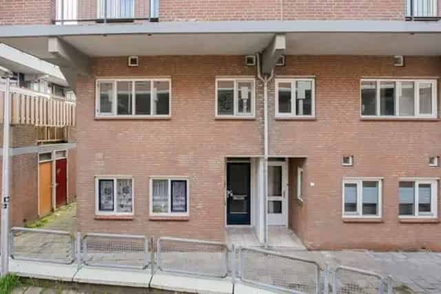 Studio Spijkenisse Centrum - 32m2 - 2 Kamers - Beschikbaar 1 juli 2025