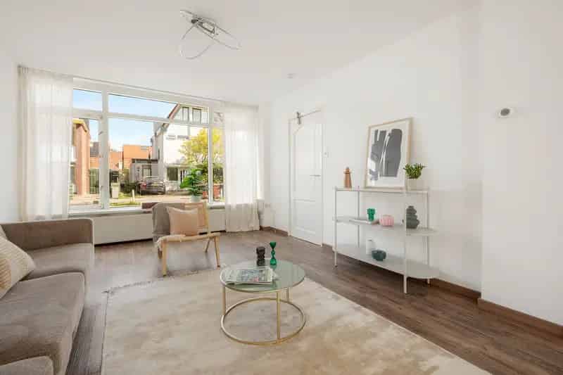 Huis te Koop Amsterdam: Royale Hoekwoning met Garage en Laadpalen