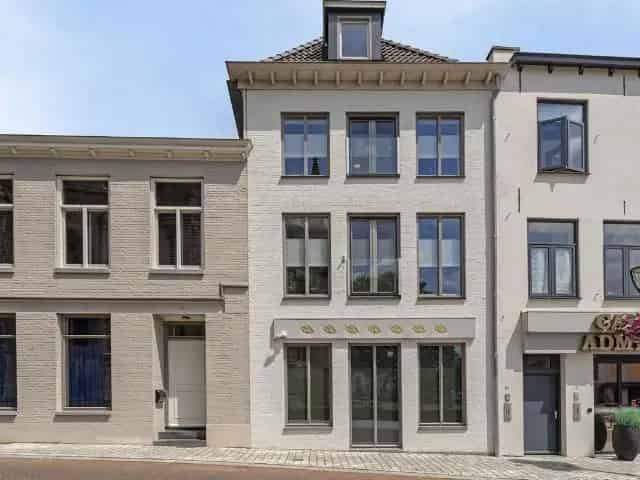 Gerenoveerde bovenwoning Hulst 3 slaapkamers dakterras