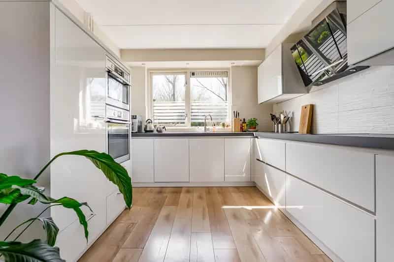 Tussenwoning Almere Kruidenwijk 4 slaapkamers tuin 12 zonnepanelen