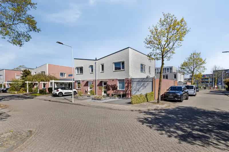 Ruime 2-onder-1-kapwoning Arnhem Rijkerswoerd - Instapklaar met Garage en Zonnepanelen