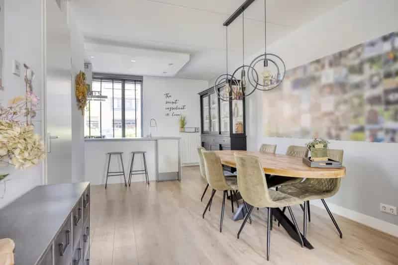 Hoekwoning Almere Stripheldenbuurt 4 slaapkamers grote tuin