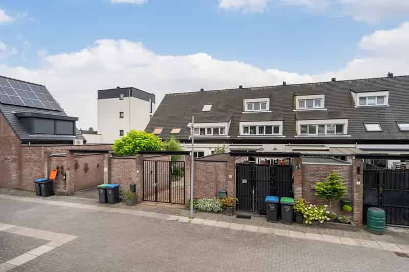 Huis te koop Rhoon 5 slaapkamers terras aan het water