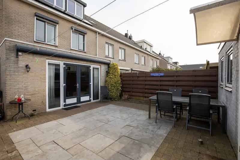 Huis te koop Aalsmeer: Ruime hoekwoning met 4 slaapkamers en garage