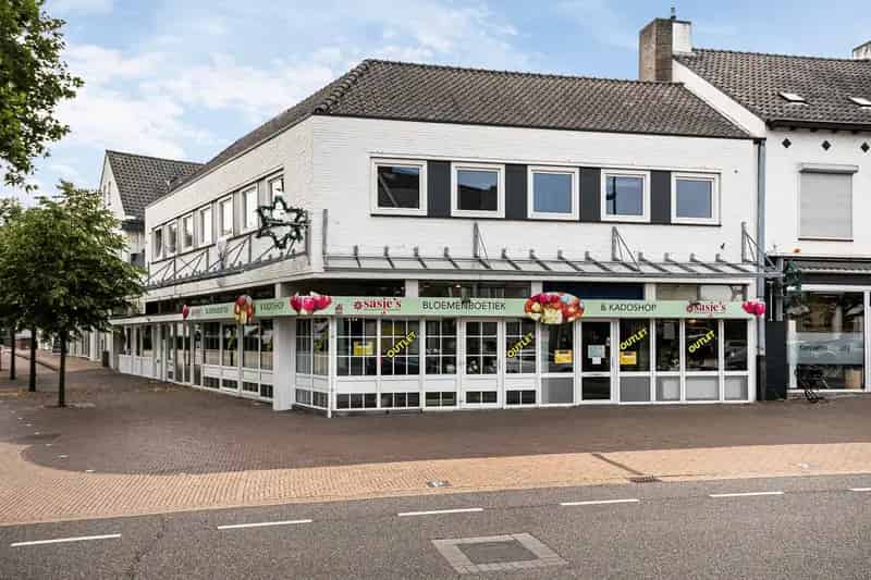 Winkel te huur Born Kerkstraat 200m2