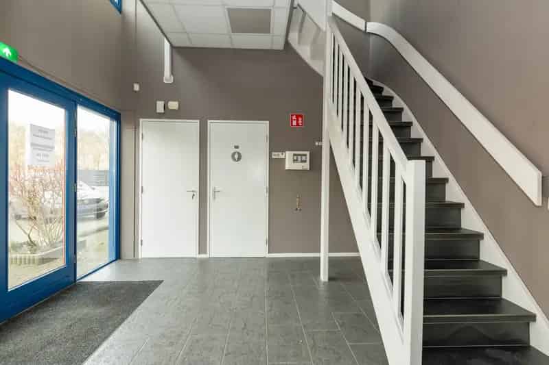 Bedrijfshal te Huur of Koop Vollenhove 400m²