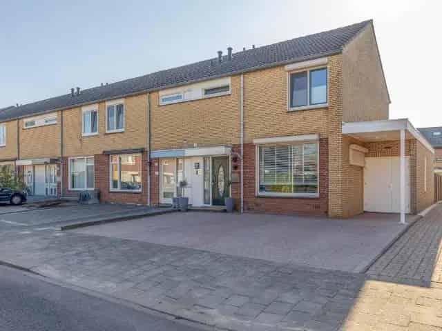 Hoekwoning te koop in Echt: moderne comfort en rustige ligging