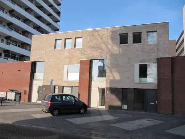 Royale woning nabij winkelcentrum Emmerhout 78m2