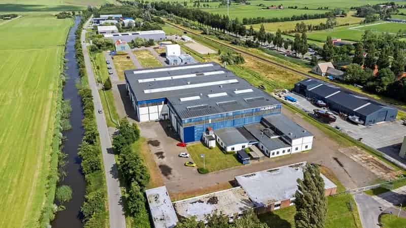 Bedrijfshal Stavoren te Koop - 3 Hectare - Kantoor en Hallen