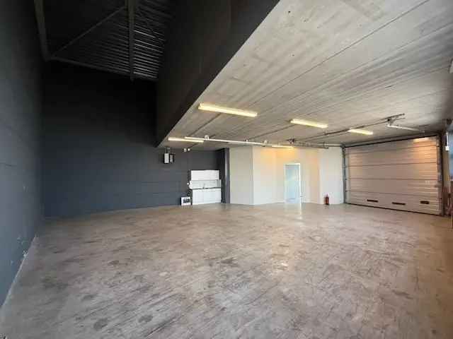 Bedrijfshal Veldhoven 215m2 te koop nabij A2 A58 A67