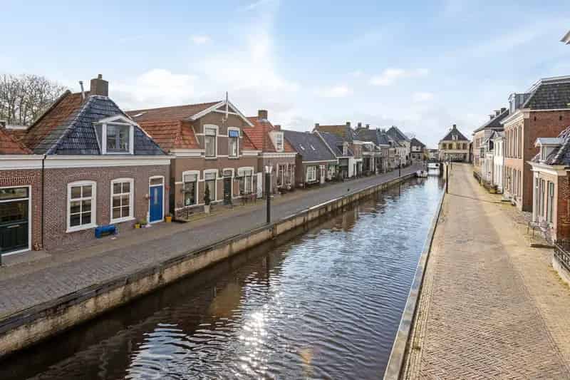 Knusse woning Kollum nabij centrum met diepe tuin