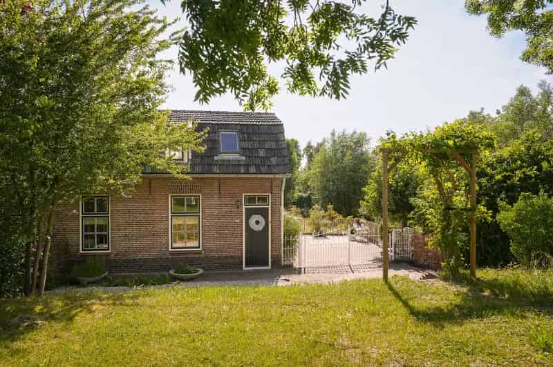 Huis te koop Hurwenen: Dijkwoning met karakter