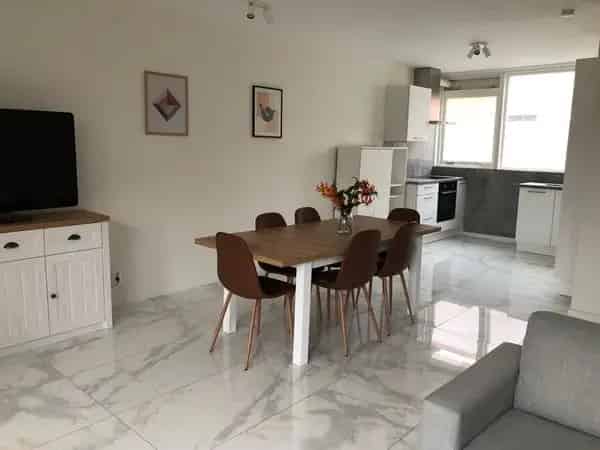 Ruime 4 Slaapkamer Woning Nabij Almere Centrum