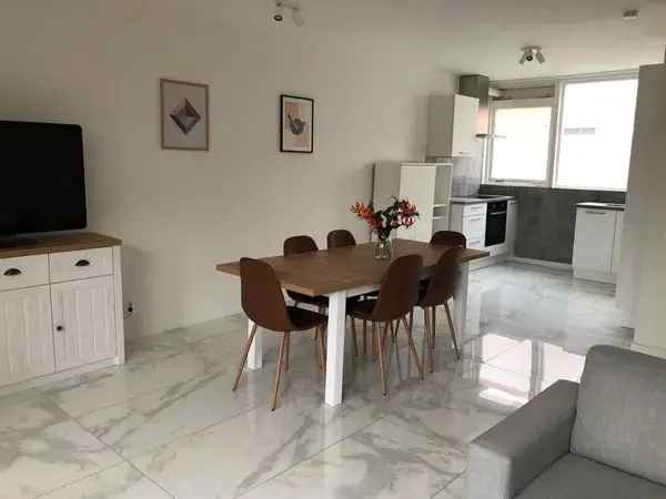 Ruime 4 Slaapkamer Woning Nabij Almere Centrum
