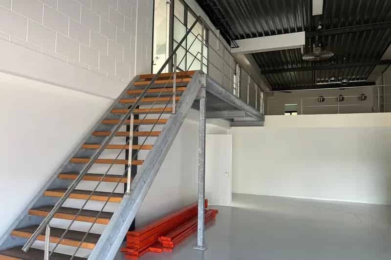 Kantoorruimte te huur Lijnden 724m2