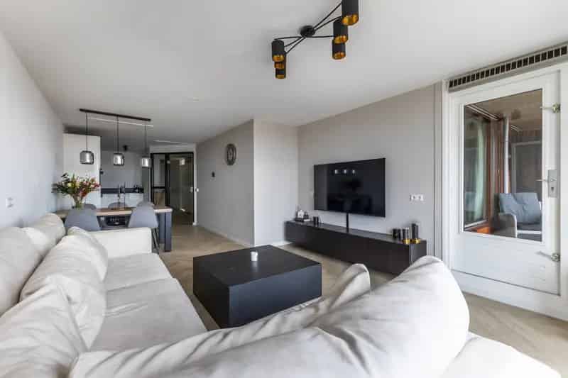 Ruim 4-kamer appartement Amsterdam  Instapklaar met Balkon