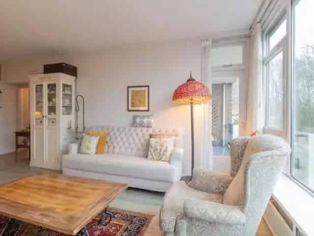 Lichtrijk appartement Buitenveldert nabij Amsterdam Zuid