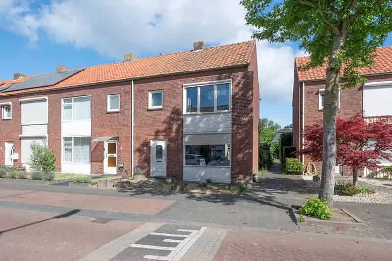 Ruime Hoekwoning Bergen op Zoom 4 slaapkamers Diepe Tuin