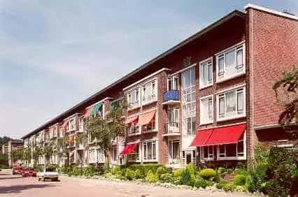 Ruime woning in rustige straat met twee balkons