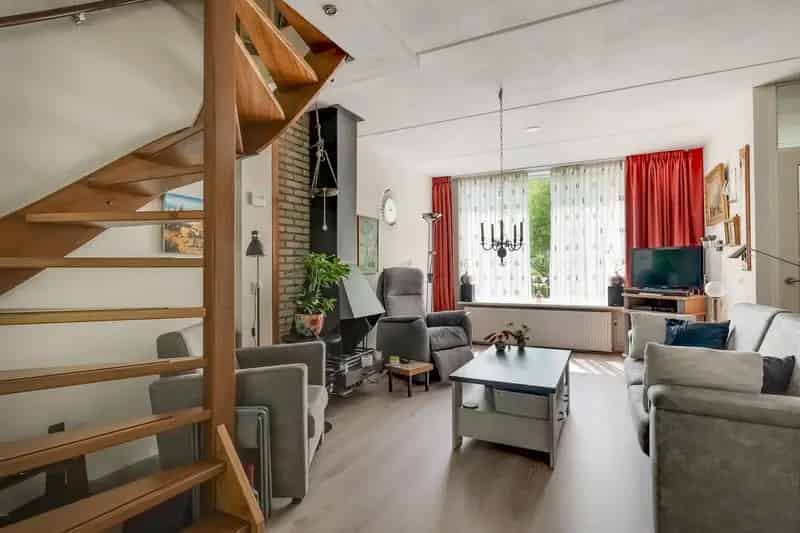 Ruime Tussenwoning Weegbree 99 Kindvriendelijke Buurt