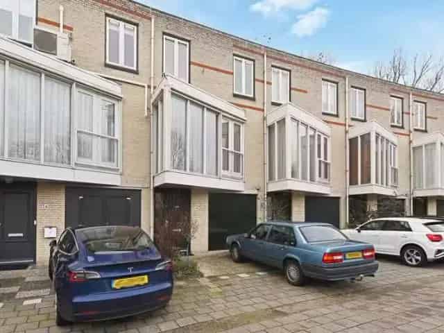 Waterloop 24 Delft: Ruim Herenhuis met 4 slaapkamers en Dakterras