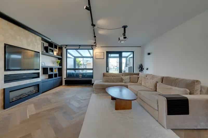 Luxe gerenoveerde woning te Heerhugowaard  Aan het water