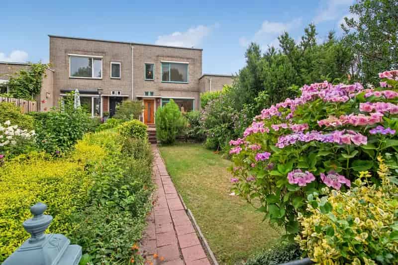 Huis te koop: Veursestraatweg 107 2264 EC Leidschendam 