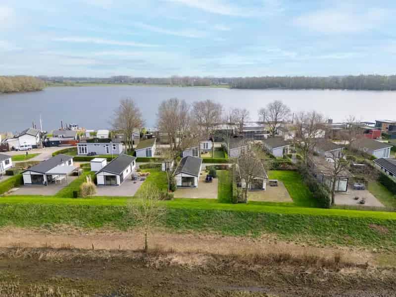 Chalet te koop aan de rivier 45m2 2 slaapkamers
