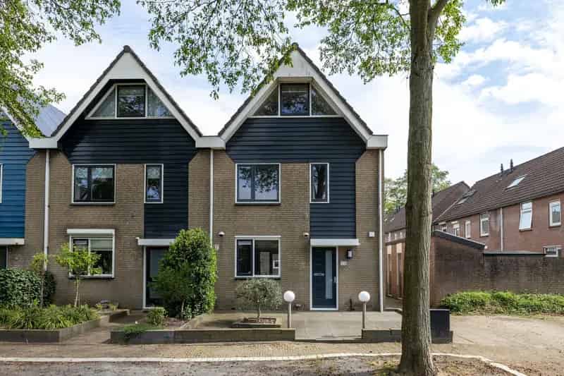 Huis te koop Den Elst 4 slaapkamers tuin zonnepanelen