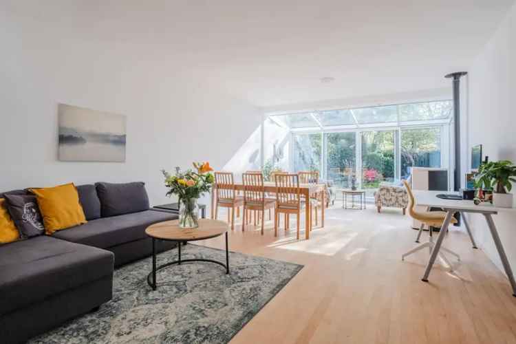 Huis te koop Eindhoven: Ruime hoekwoning met serre en tuin