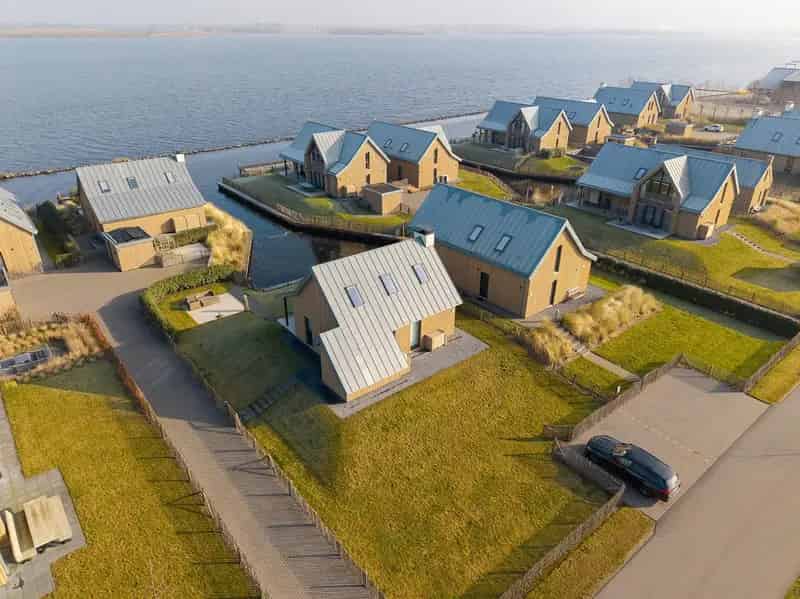 Luxe Recreatievilla Waterrijk Oesterdam 4 Personen
