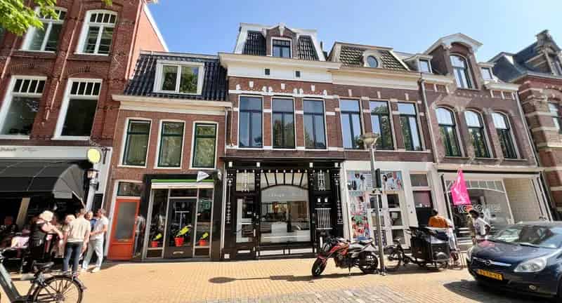 Winkel met bovenwoning Groningen