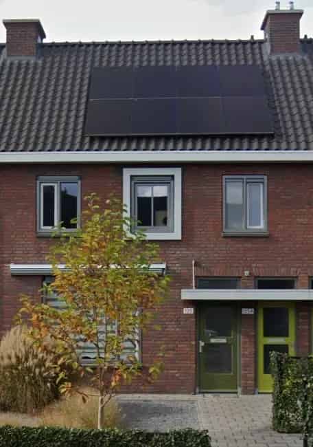 Nette bovenwoning met gerenoveerde keuken en badkamer