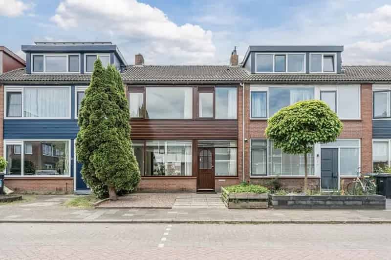 Ruime 5 Slaapkamer Tussenwoning Harmelen Tuin Zuid