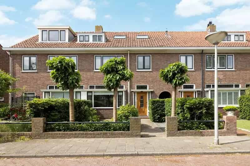 Jaren 30 woning Lisse 4 slaapkamers zonnige tuin 11 zonnepanelen