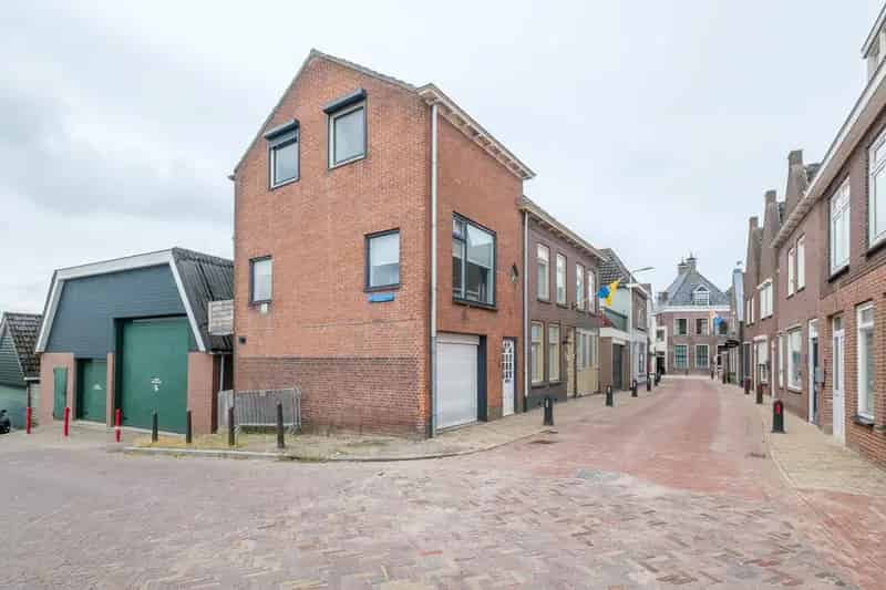 Hoekwoning Genemuiden Centrum Garage Balkon