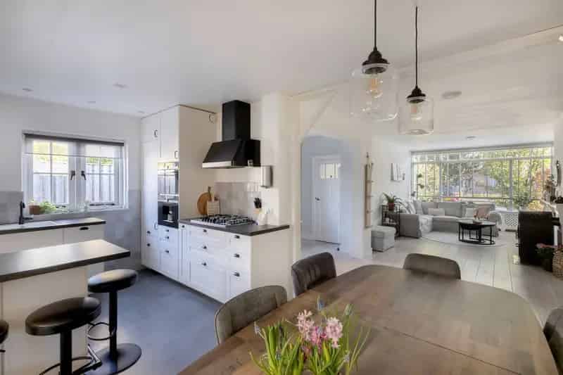 Huis te koop: 4 slaapkamers, 2 badkamers, tuin op het zuidwesten