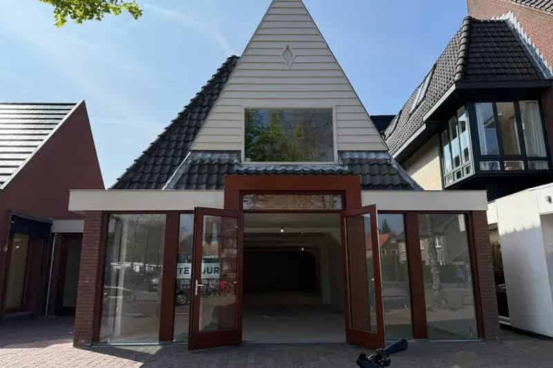 Winkel te Huur Laren NH Zevenend 227m2 A1 Locatie