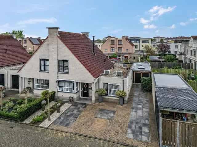 Royale Tweekapper Tiel 3 slaapkamers 2 badkamers Tuin Veranda