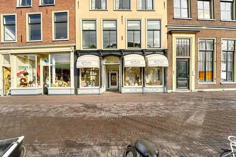Winkel te huur Leiden Centrum 110m² historische pand