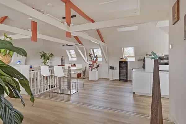 Te Huur: Ruim Penthouse 200m2 Valkenswaard 4 Slaapkamers