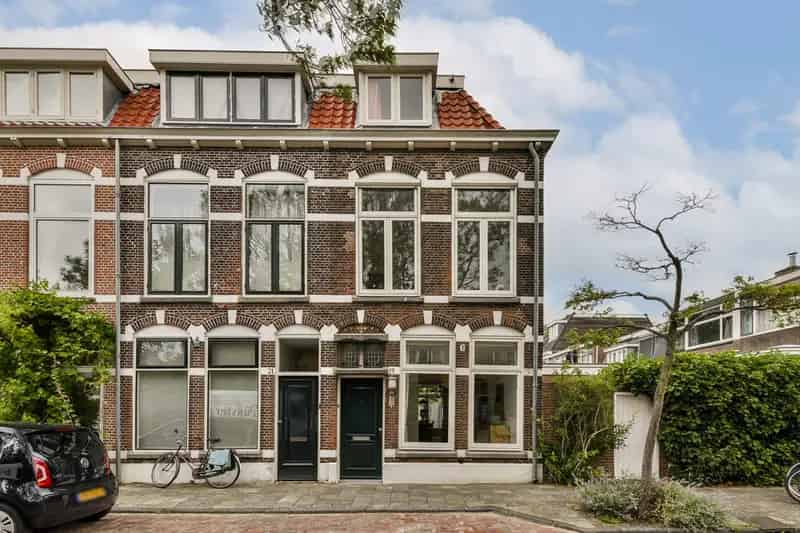 Ruim Jaren 30 Hoekhuis Tuinstadwijk 5 Slaapkamers 2 Badkamers Zonnige Tuin