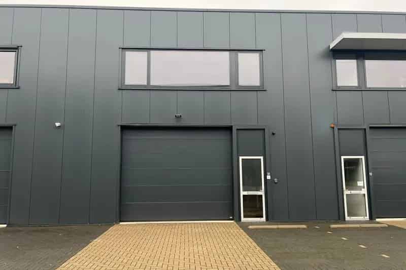 Bedrijfshal te Huur Veenendaal 179m2 begane grond 77m2 verdieping