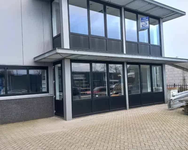 Bedrijfshal te Huur Ouddorp Opslag Werkruimte Internetbedrijf