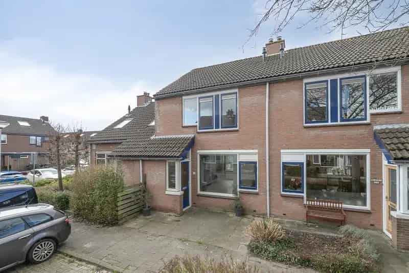4 Slaapkamers Tussenwoning Zonnige Tuin Nabij Scholen Winkels
